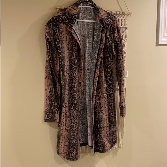 MISGUIDED snake print shirt dress - Picture 2 of 5